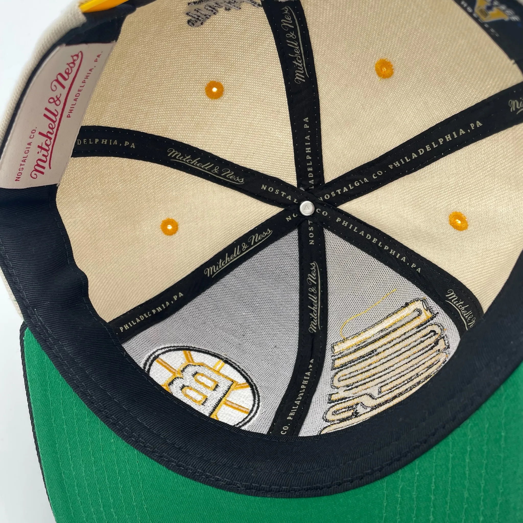 Boston Bruins NHL Mitchell & Ness Pop Panel Snapback