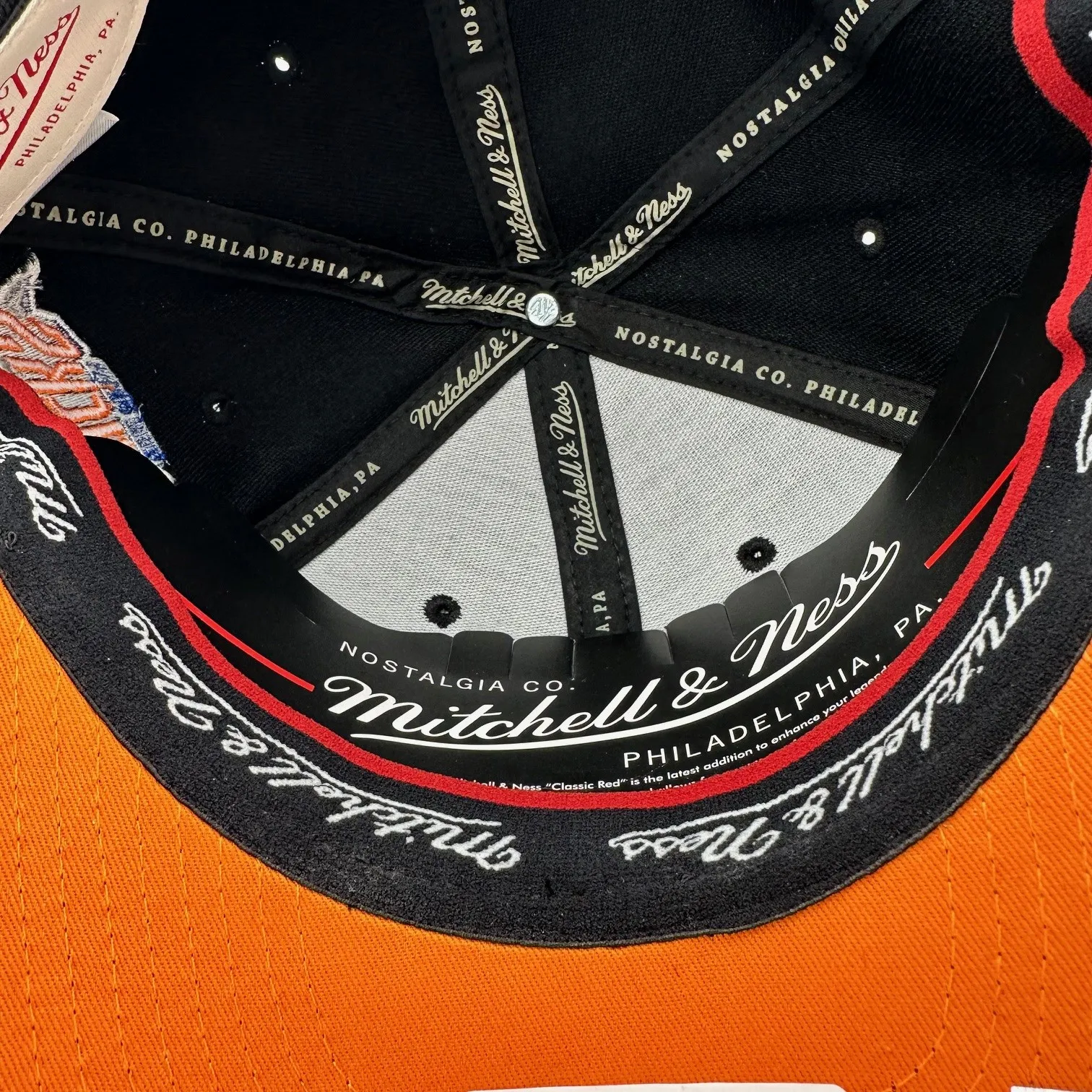 New York Knicks NBA Mitchell & Ness Team Script 2.0 Stretch Snapback