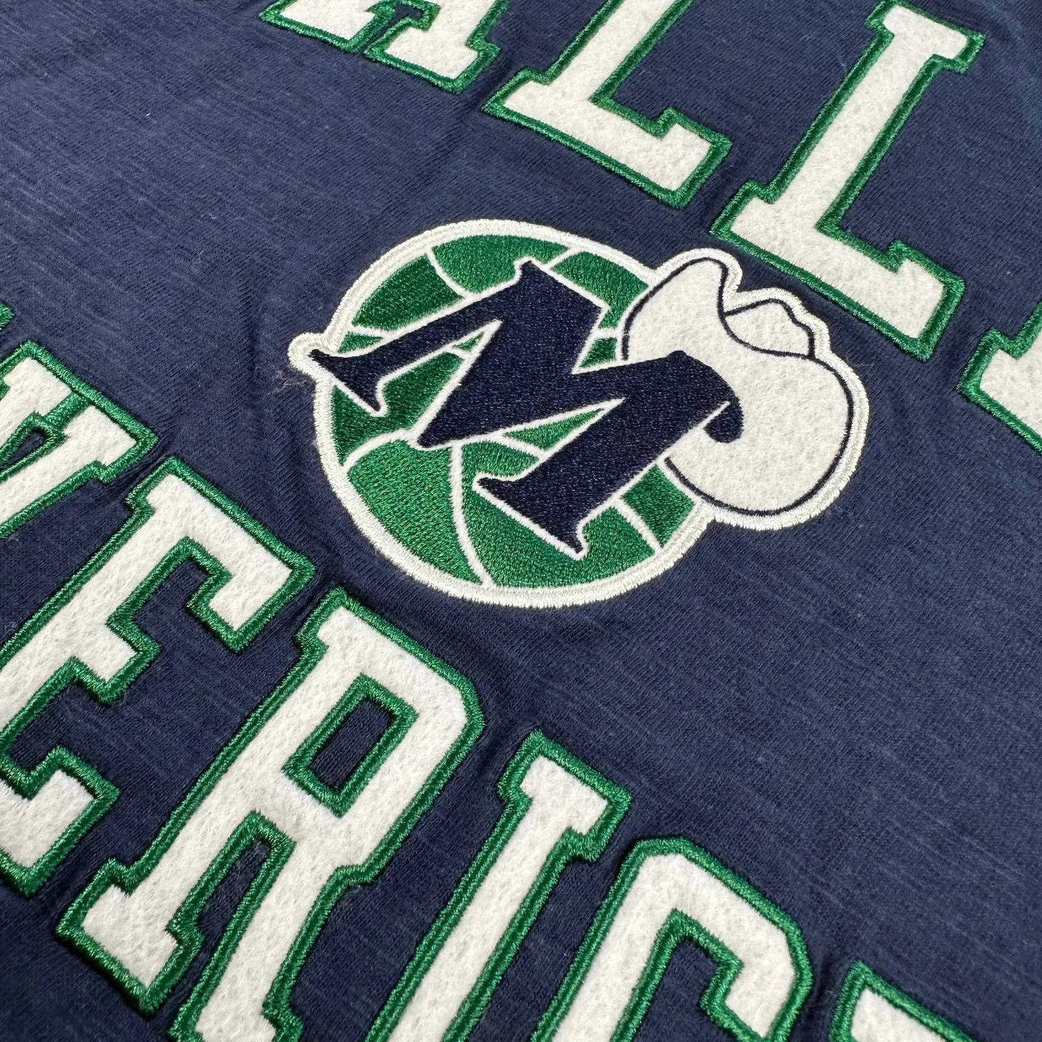 Dallas Mavericks NBA Mitchell & Ness Legendary Slub 2.0 T-Shirt Navy Dallas Mavericks NBA Mitchell & Ness Legendary Slub 2.0 T-Shirt Navy