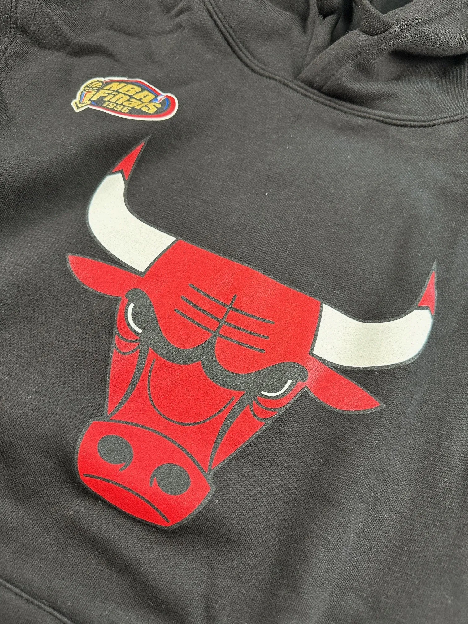 Chicago Bulls NBA Mitchell & Ness Team Logo Hoodie Schwarz Chicago Bulls NBA Mitchell & Ness Team Logo Hoodie Schwarz