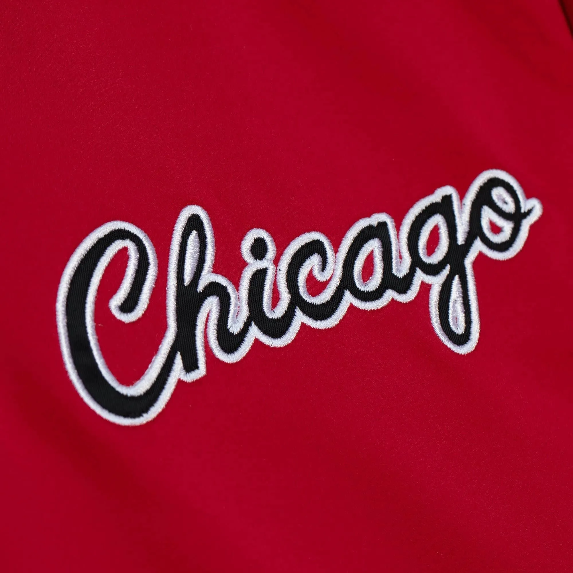 Chicago Bulls NBA Mitchell & Ness Heavyweight Satin Jacke Rot Chicago Bulls NBA Mitchell & Ness Heavyweight Satin Jacke Rot