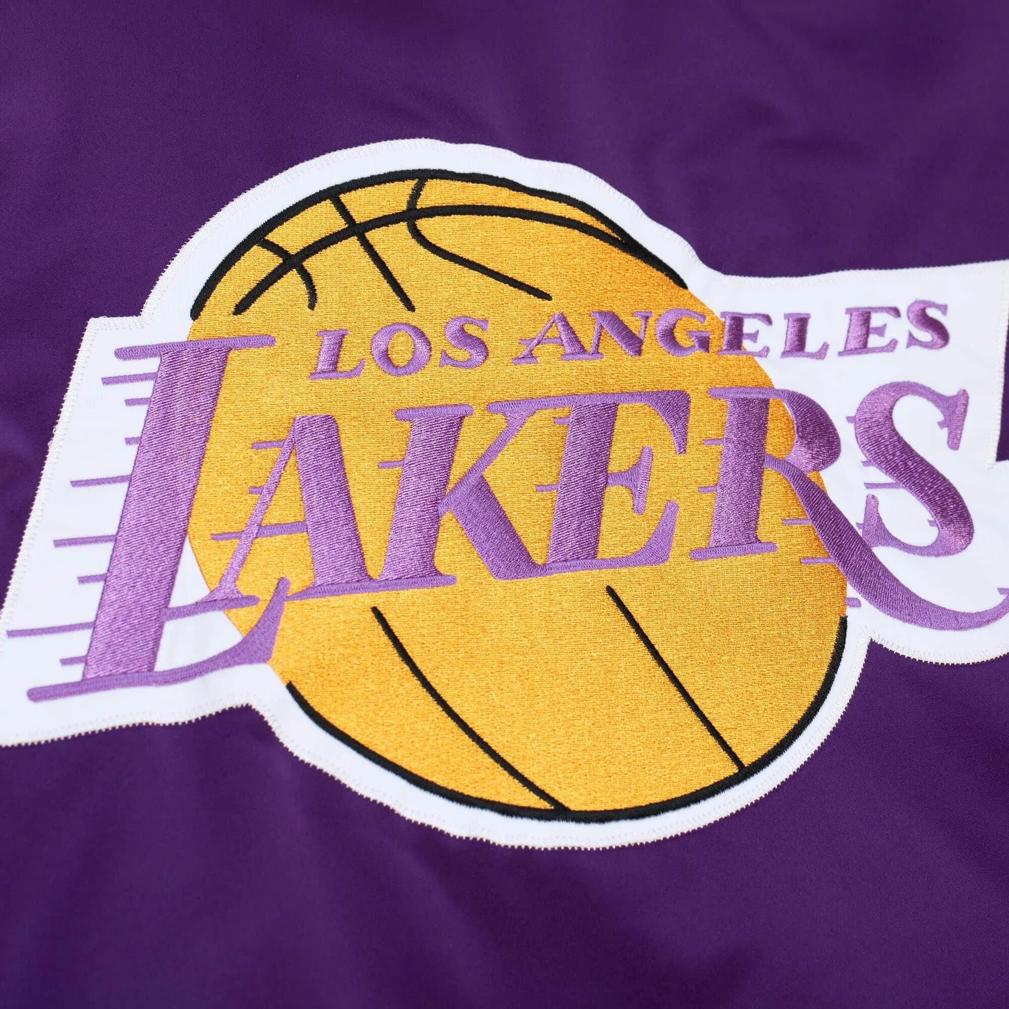 Los Angeles Lakers NBA Mitchell & Ness Heavyweight Satin Jacke Lila Los Angeles Lakers NBA Mitchell & Ness Heavyweight Satin Jacke Lila